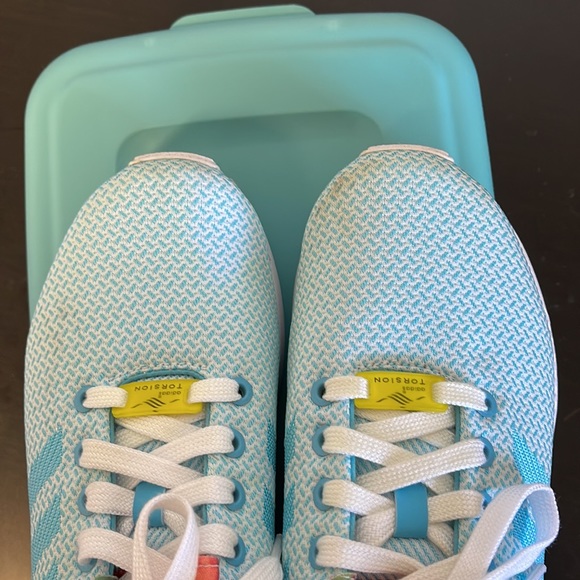 ADIDAS classic z-flux runners (SIZE US W7) - Picture 7 of 7
